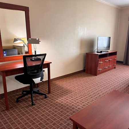 Hotel Ramada By Wyndham College Station Esterno foto