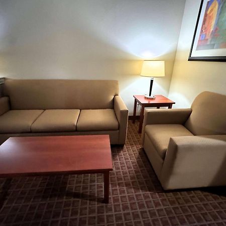 Hotel Ramada By Wyndham College Station Esterno foto