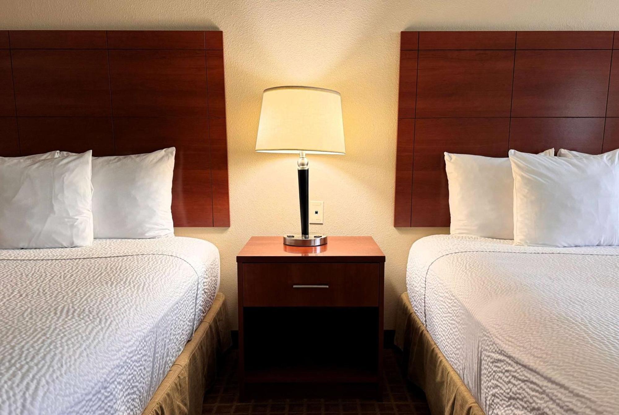Hotel Ramada By Wyndham College Station Esterno foto