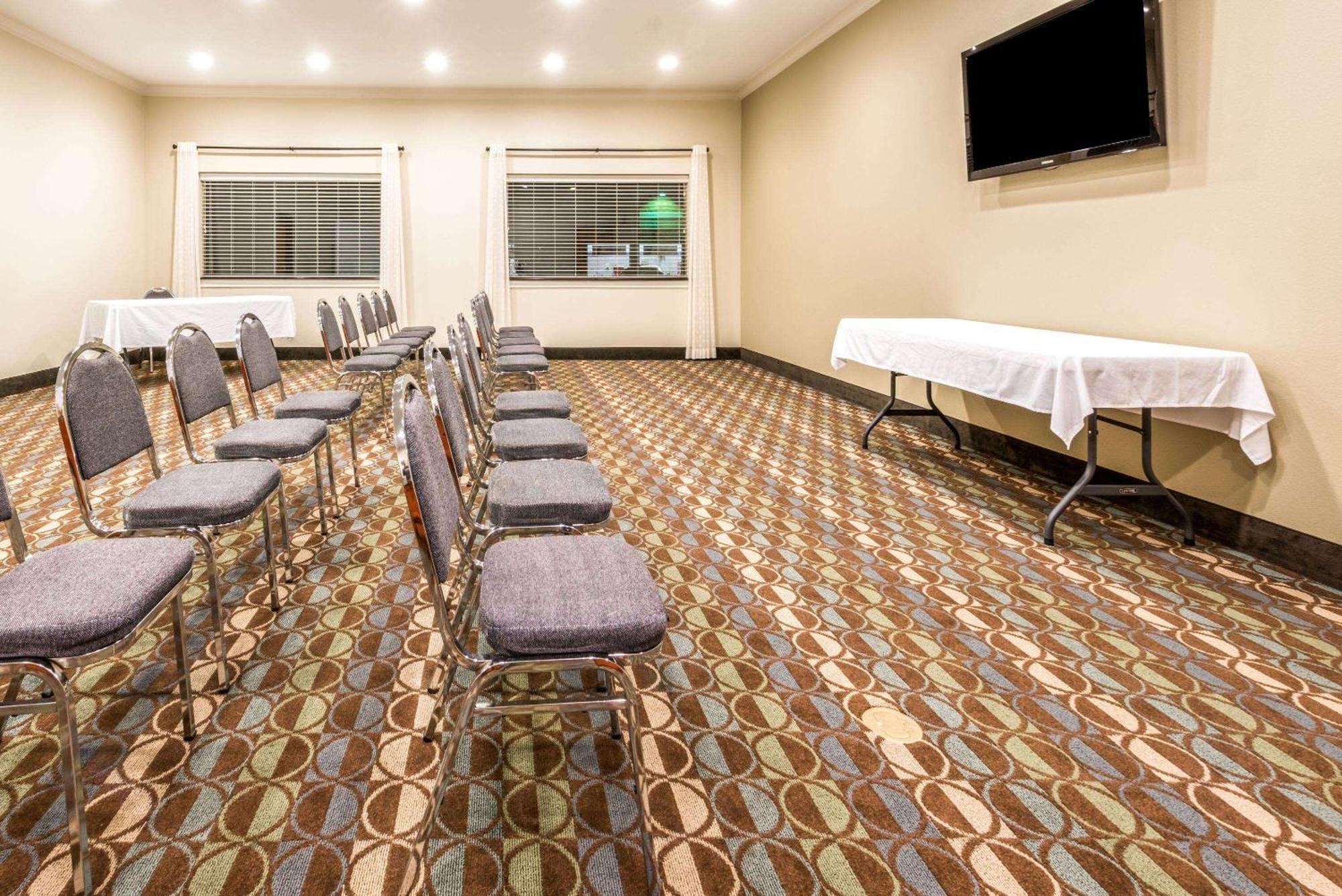 Hotel Ramada By Wyndham College Station Esterno foto