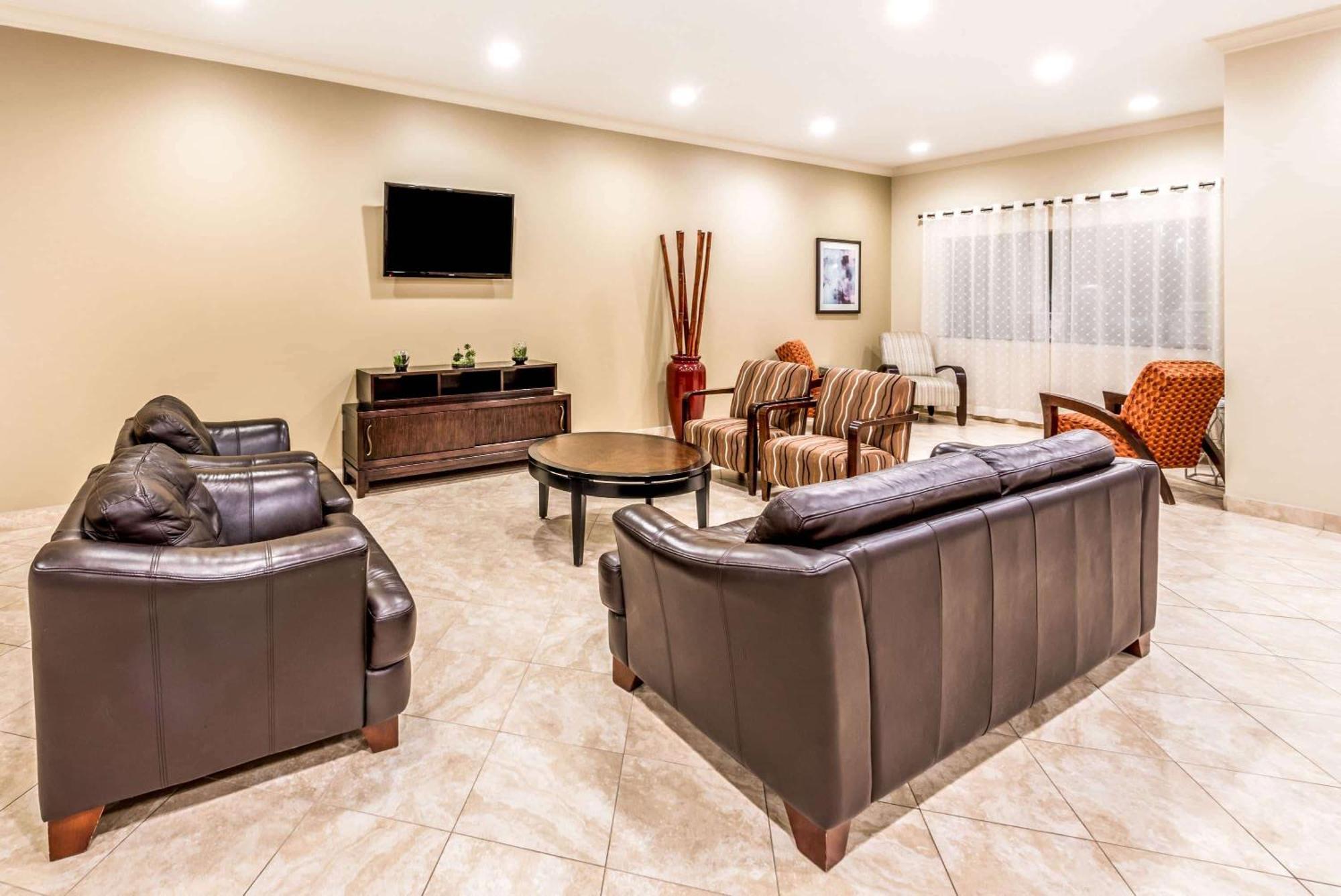 Hotel Ramada By Wyndham College Station Esterno foto