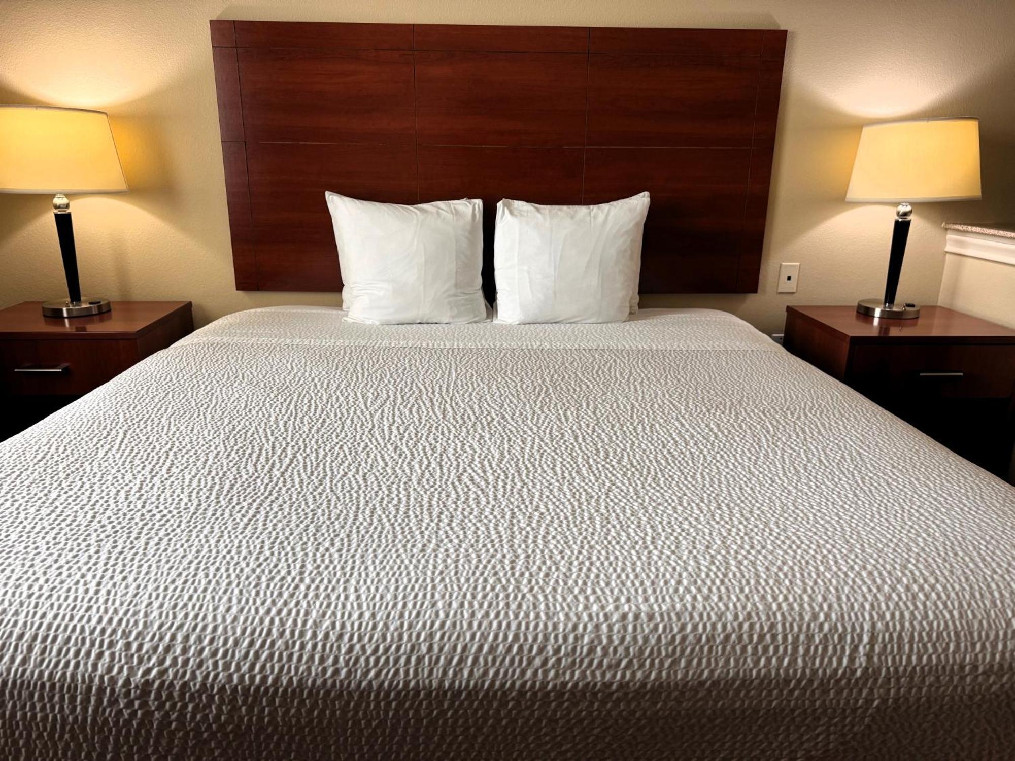 Hotel Ramada By Wyndham College Station Esterno foto
