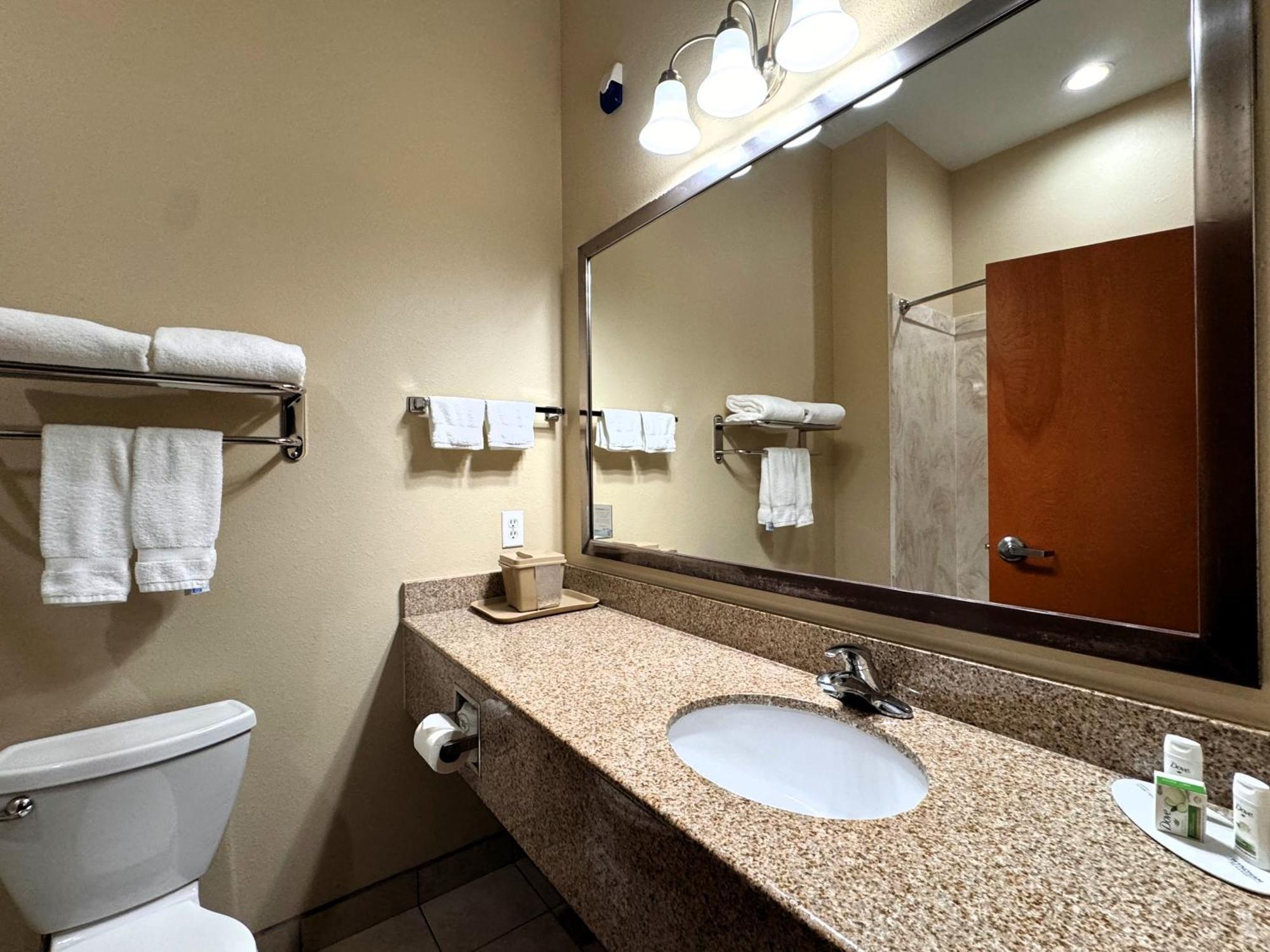 Hotel Ramada By Wyndham College Station Esterno foto
